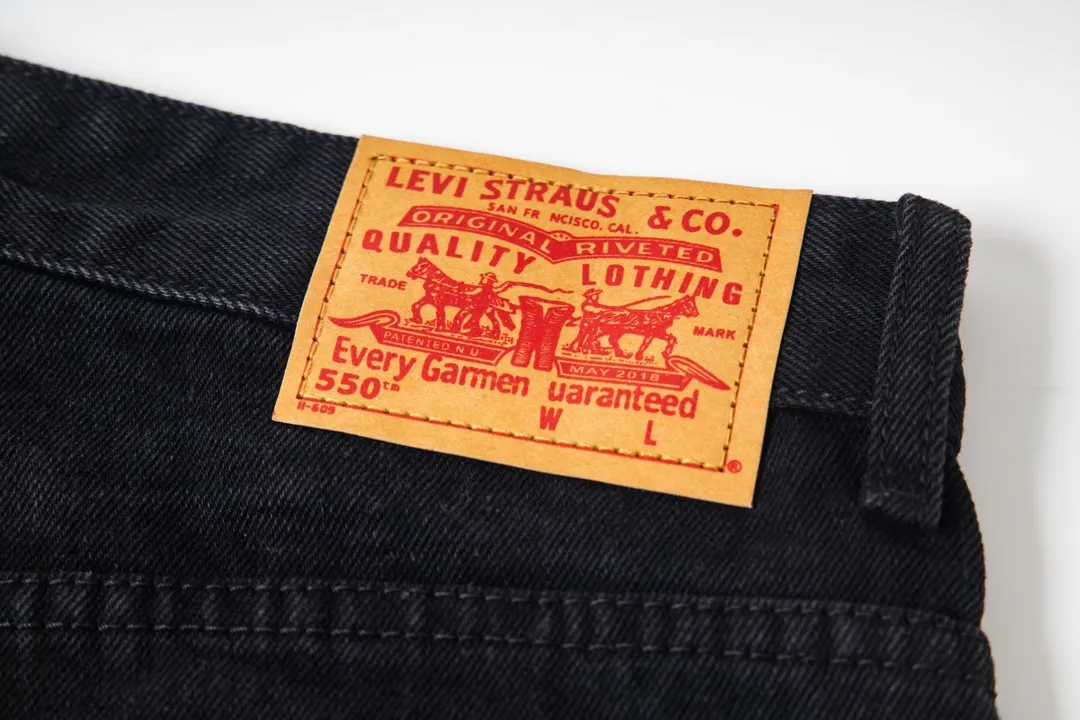 P210 💰 Chrome Hearts & CH city limited series Sanskrit cross patch patchwork leather jeans need to be washed and then disassembled and hand-stitched with sheepskin cross leather and then spliced ​​together to complete. The whole piece requires too much craftsmanship to explain. The texture can be seen in the hand, and it looks good. The styles with different washed textures are very friendly to people with thin legs and thick legs. The straight version is very flattering to the leg shape. The moderate length is timeless and can be matched easily and casually. It is the basic styling foundation for various styles and is a must-have in the wardrobe! The fabric is stiff but also makes the upper body soft without losing texture. The washing process is even more perfect. It is a must-have item for everyone! ! ! Washed wheat, hang tag, pants label, three labels are complete, the upper body effect is particularly stiff and stylish, super stylish, same style for men and women - Color: Size: 28 30 32 34 36